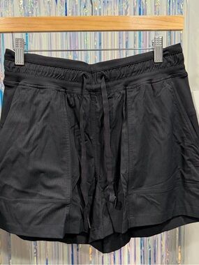 NWT Lululemon Dance Studio High Rise Short 3.5” size 6